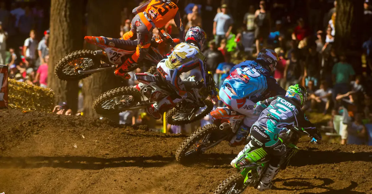 Watch: 2016 Washougal Moto 2, James Stewart's Last Race, Tomac and Roczen Battle Again