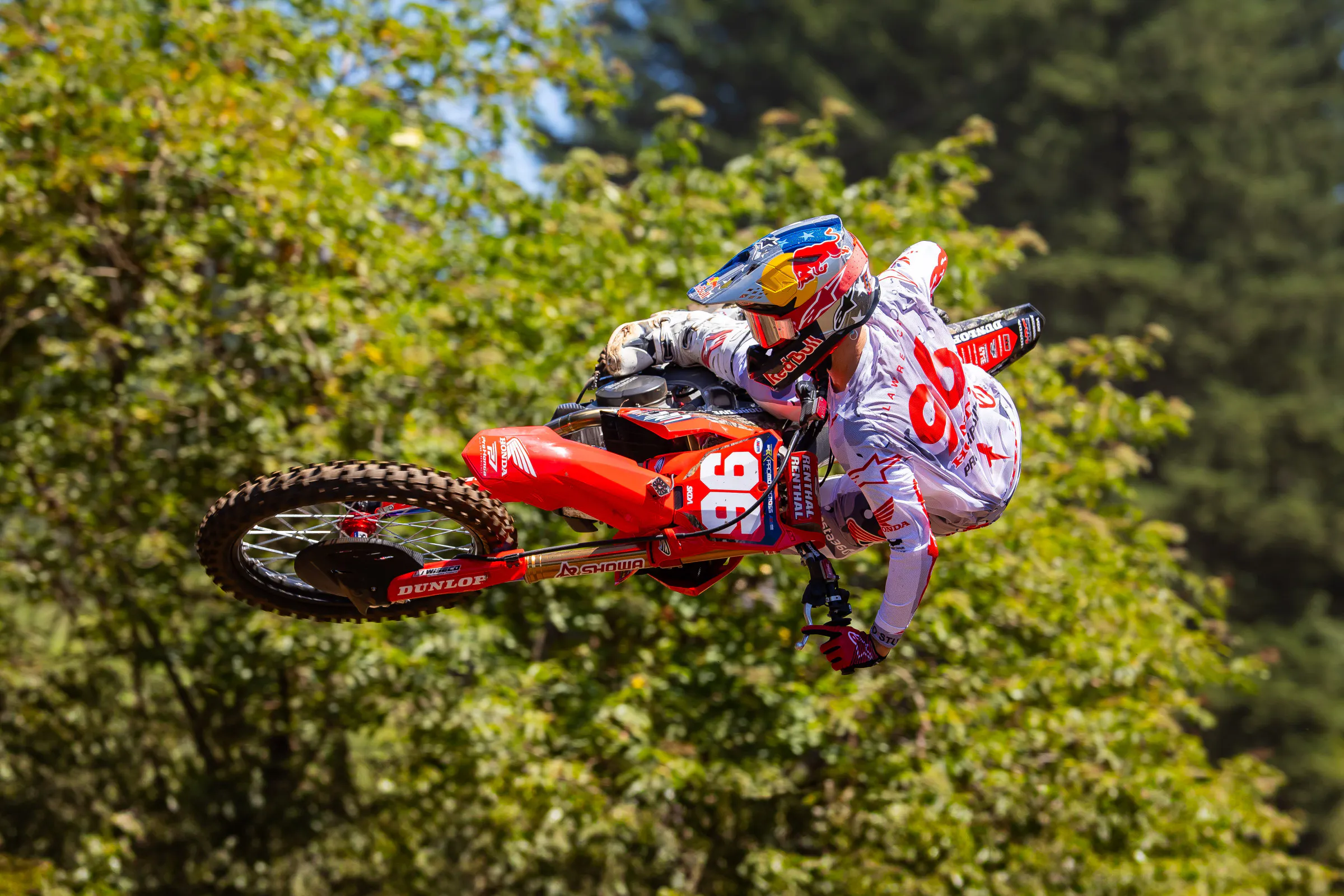 Hunter Lawrence currently holds a 10-point lead over Jett Lawrence.