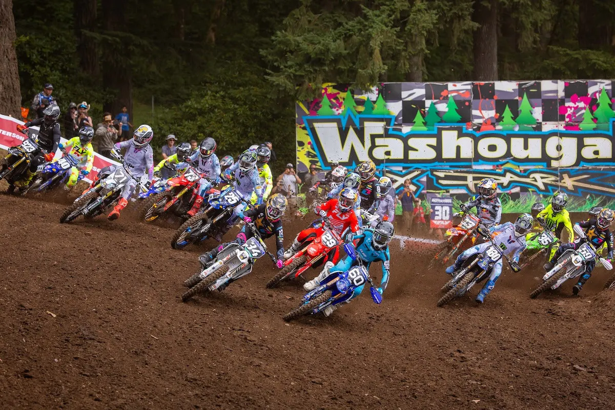 Ryder DiFrancesco [#34] grabbed the holeshot to begin Moto 2, which he took advantage of to capture a career-best runner-up finish.
