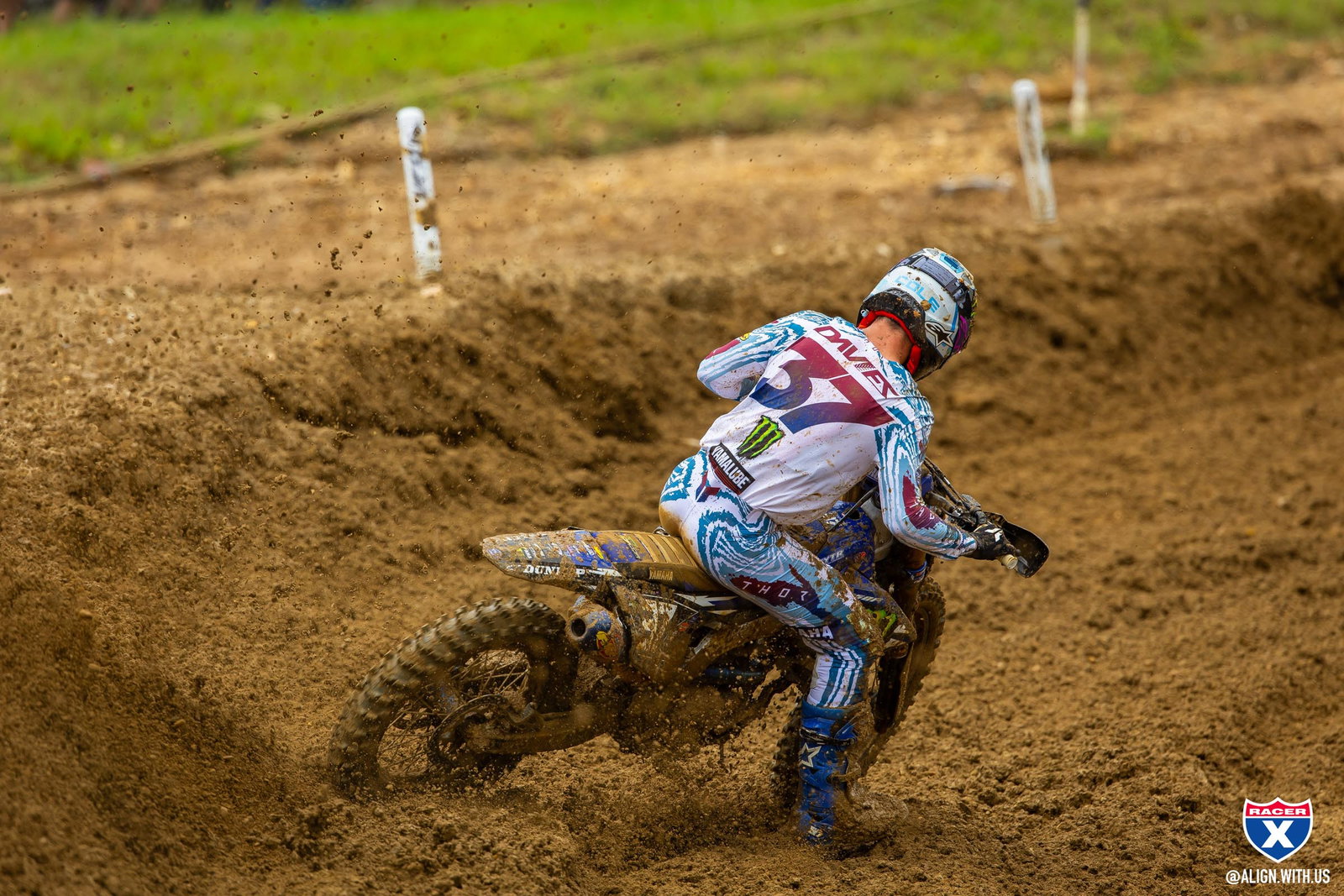 Davies enters the final round with a 14-point lead over Kitchen.